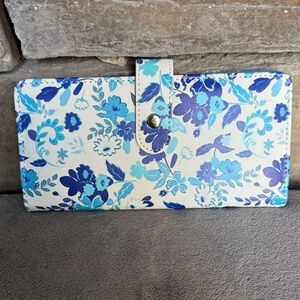 Floral Blue & White Bifold Snap Wallet